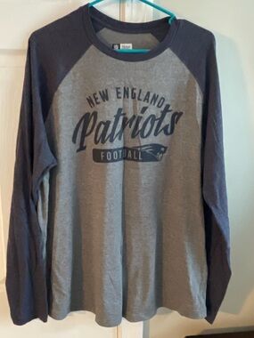 Men’s NFL Team Apparel Gray and Navy Crewneck Tee